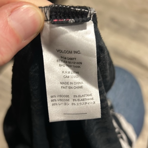 Volcom Women’s Black & White Print Pocket Front Super Soft Tank Top Large - Picture 9 of 9